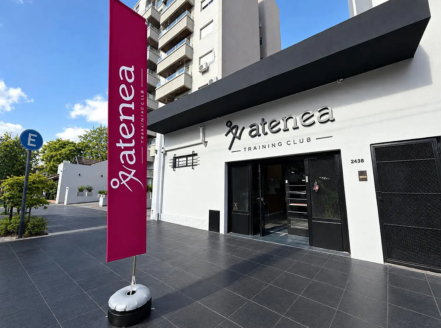 Fachada de Atenea Training en 2 de Mayo 2438, Lanús Oeste
